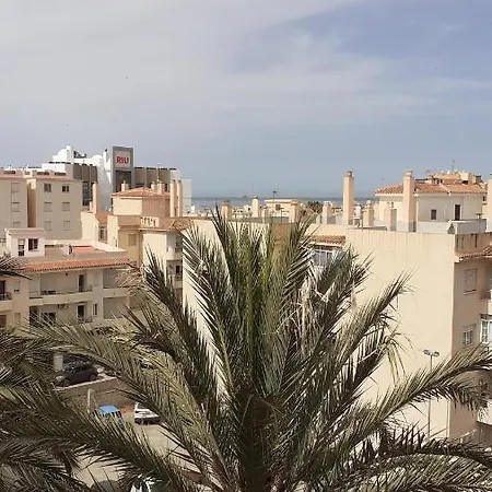 Amplío Piso Al Lado De La Playa En Apartamento *