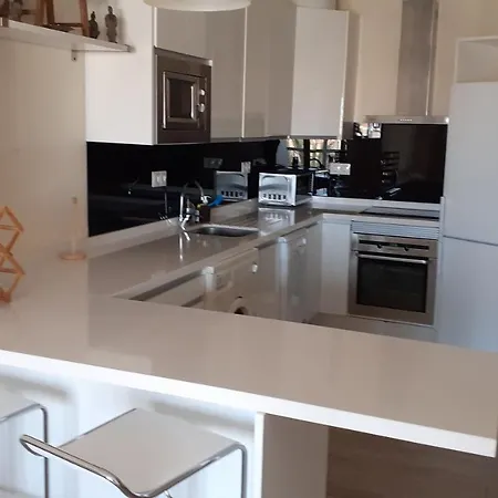 Apartamento Amplío Piso Al Lado De La Playa En *