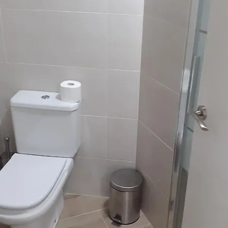 Amplío Piso Al Lado De La Playa En Apartamento